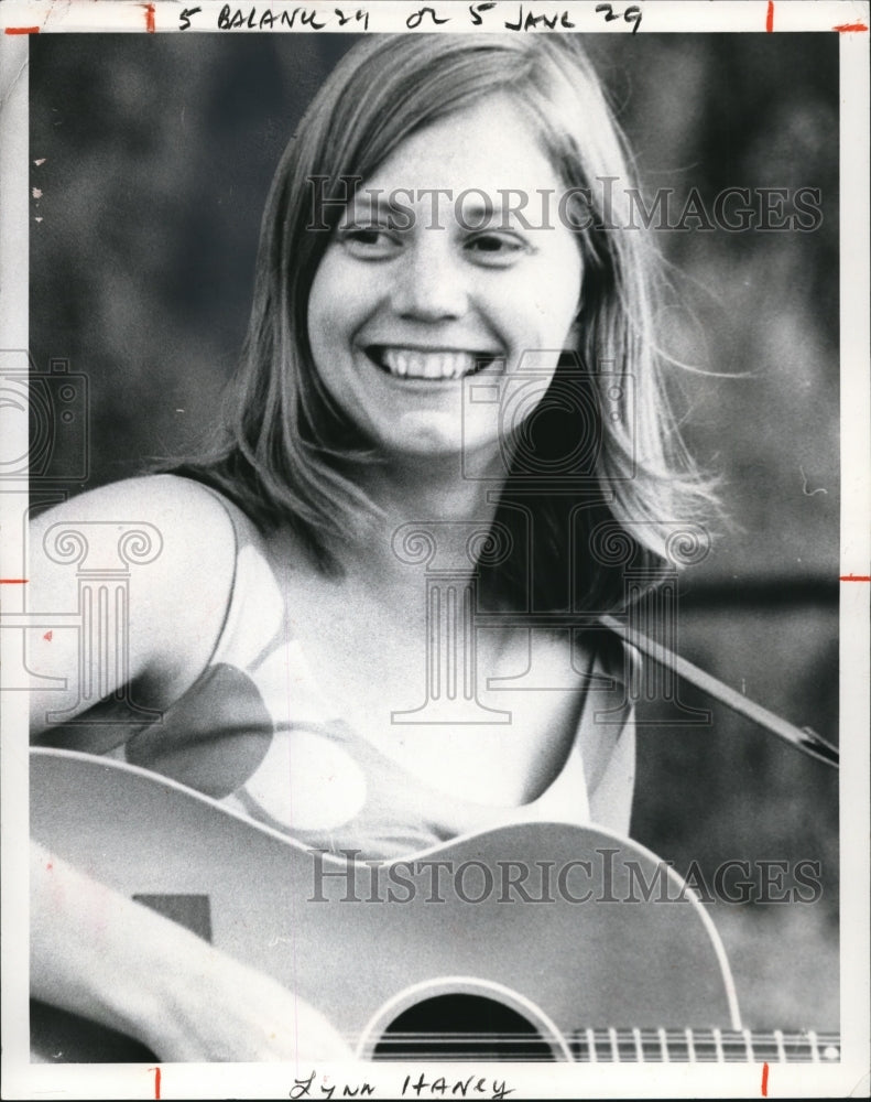 1971 Press Photo Lynn Haney, American Singer and Guitarist. - cva96118-Historic Images