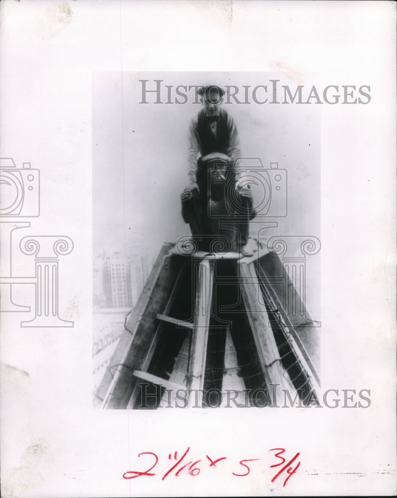 1964 Press Photo William & Charles Tarbush 700 feet above Public Square - Historic Images