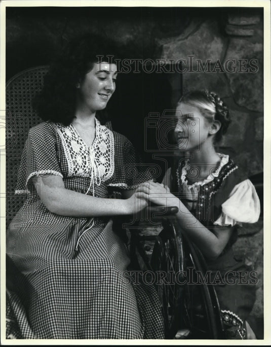 1985 Press Photo Eileen Amer and Jennifer Surgala in The Adventures of Heidi. - Historic Images