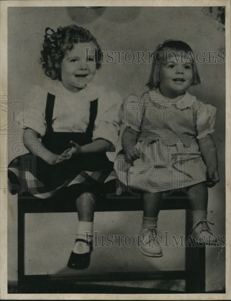 1958 Press Photo Helen &amp; Celia Barger - cva96340 - Historic Images