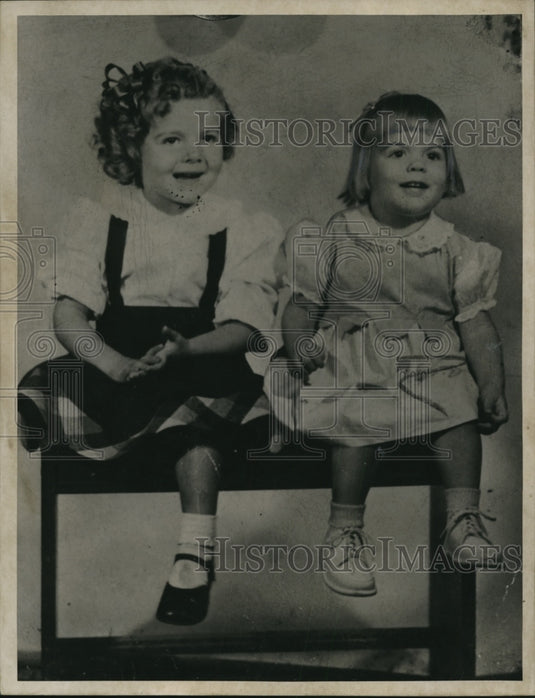 1958 Press Photo Helen & Celia Barger - cva96340 - Historic Images