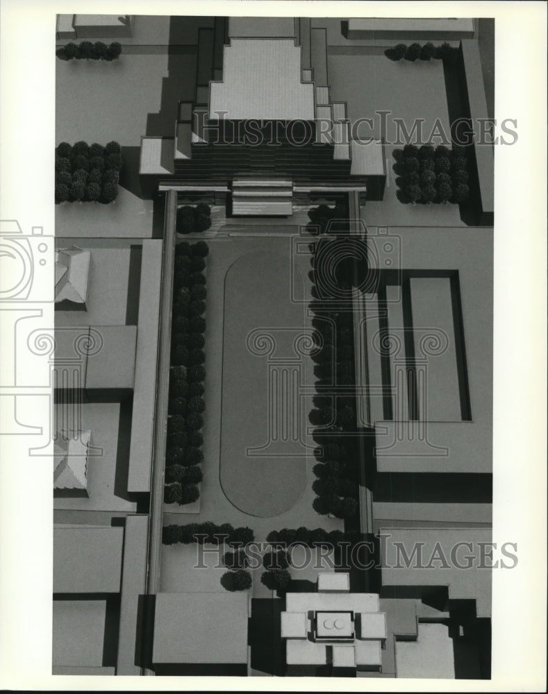 1982 Press Photo Architect scale model for new Hospital development - Historic Images