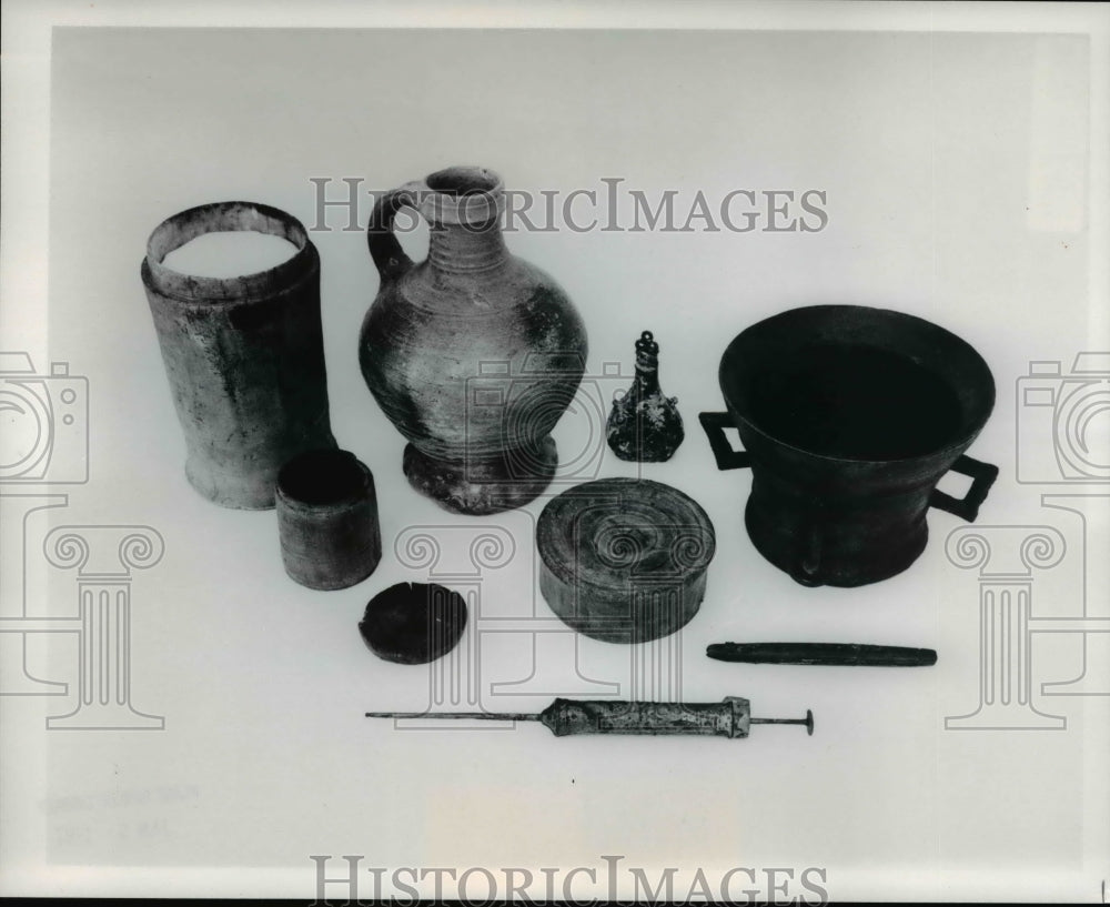 1987 Press Photo Artifacts from medical chest on display at Mary Rose Exhibition - Historic Images