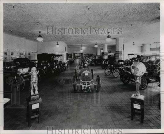 1964 Press Photo Interior of the Thompson Auto Museum - cva96697 - Historic Images