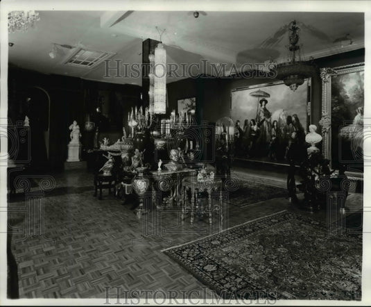 A gallery in the Fawick Museum in Cleveland Ohio  - Historic Images