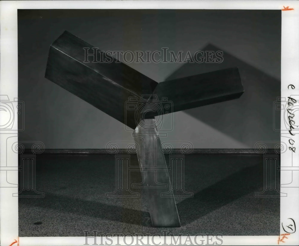 1980 Press Photo Bronze by Joel Shapiro, 1989, W. 203.2 cm. - Historic Images