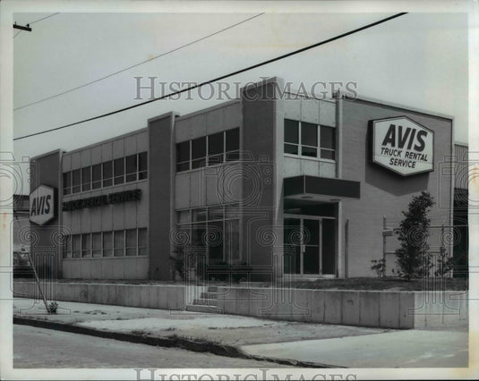 1964 Press Photo Avis Truck Rental Service building at Lakeside Avenue N.E. - Historic Images