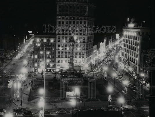 1952 Press Photo Aerial view of the Euclid Avenue's Christmas decorations - Historic Images