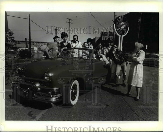 1987 Press Photo Outside of the Shorty's Restaurants - Historic Images
