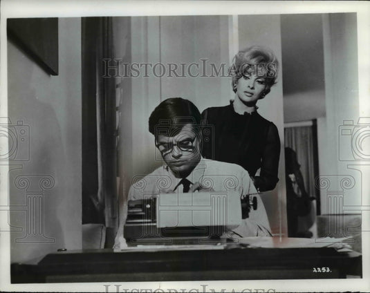 1965 Press Photo Gina Lollobrigida in Le Bambole, The Dolls, film - cva97533 - Historic Images