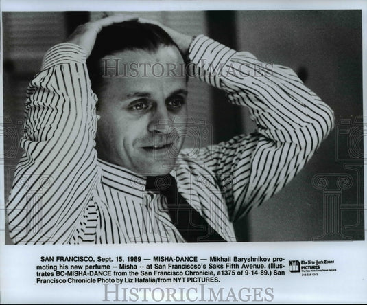 1989 Press Photo Mikhail Baryshnikov promoting his new perfume, Misha Dance - Historic Images