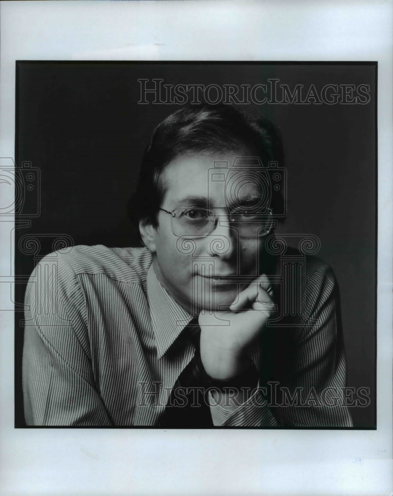 1987 Press Photo Richard Locke, editor of Vanity Fair Magazine - Historic Images