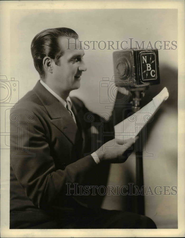 1933 Pat Barnes, veteran radio actor  - Historic Images