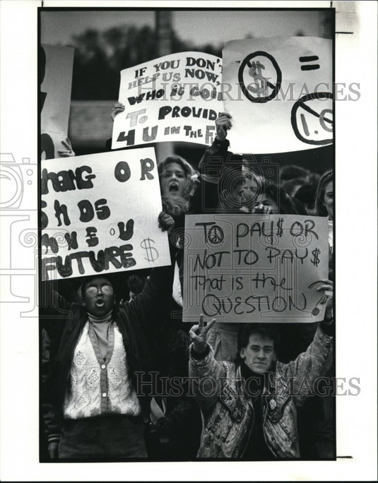 1990 Press Photo Demonstration at the North Olmsted School - cva98111- Historic Images