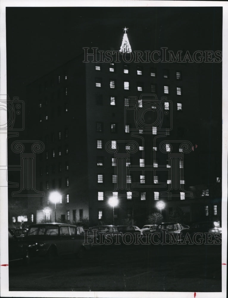 1967 Press Photo Christmas tree at the Euclid Glenville Hospital - cva98112-Historic Images