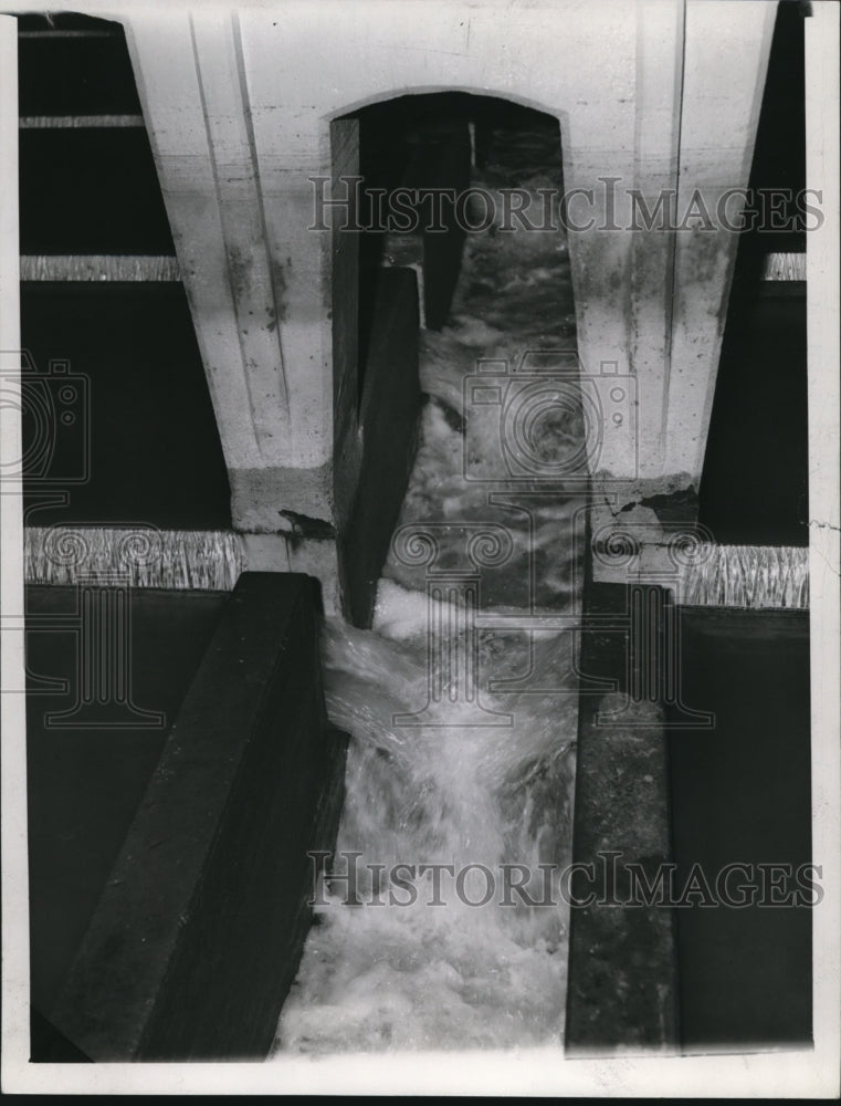 1940 Press Photo Filter bed being washed at the Division Av pumping station - Historic Images