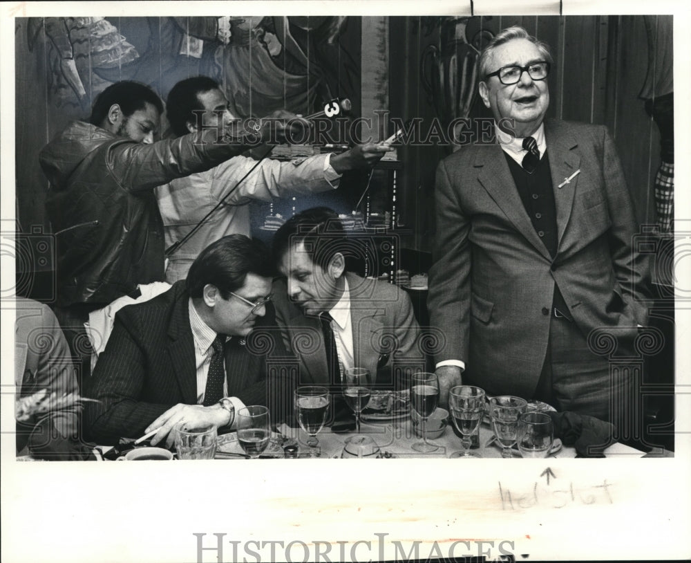 1981 Press Photo Governor Rhodes at the Haufbrau House luncheon - Historic Images