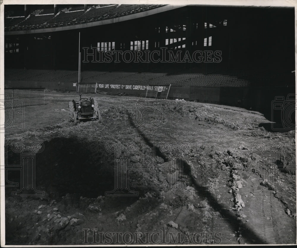 1947 Press Photo Left field mud at the stadium - cva98657 - Historic Images