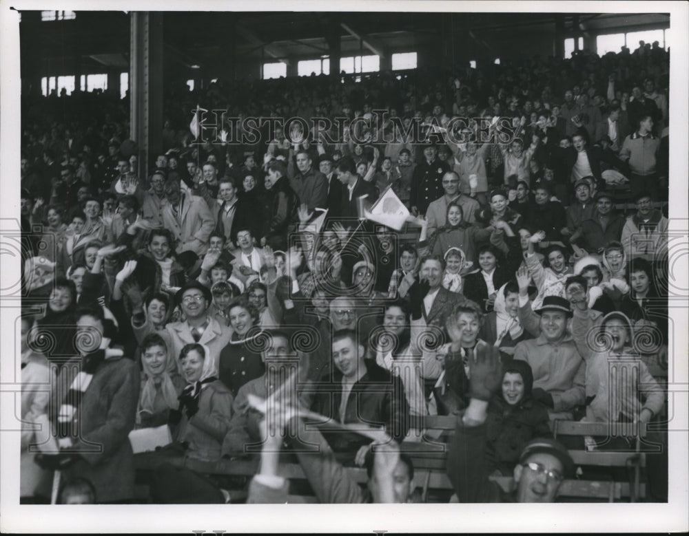 1960 Press Photo East side crowd of the Stadium - cva98674-Historic Images