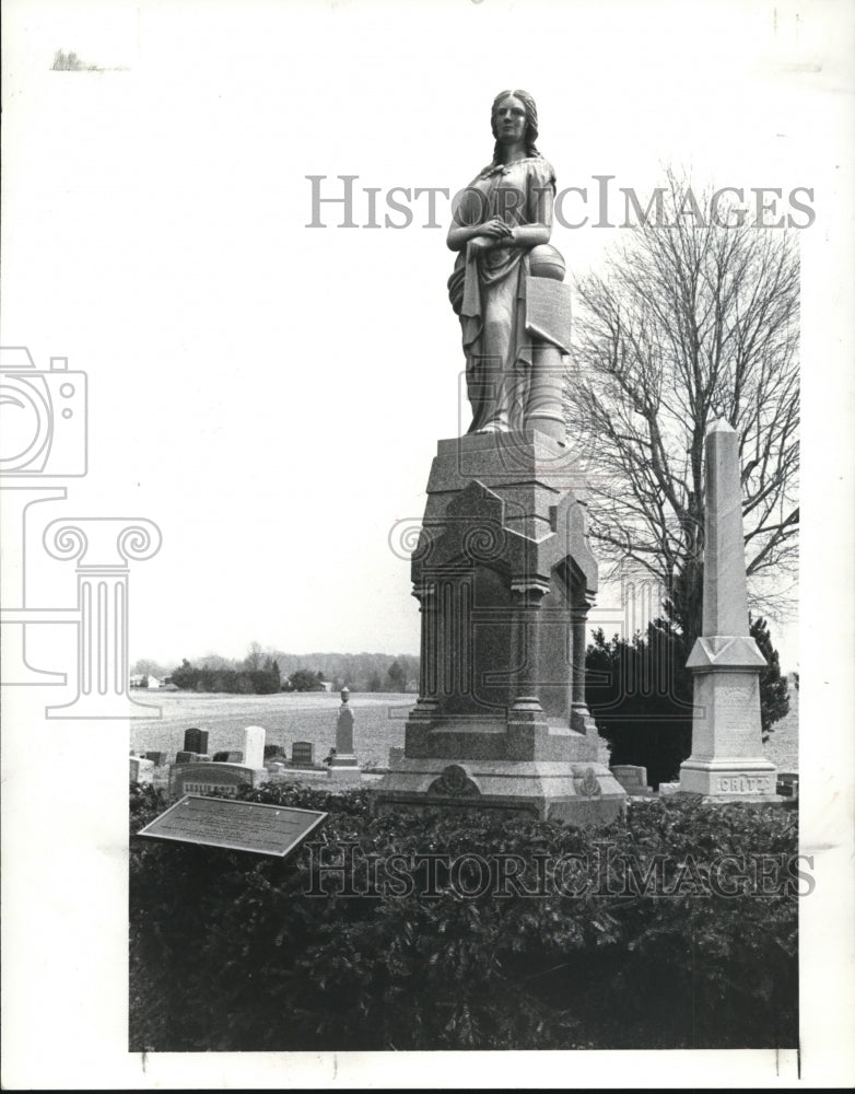 1982 Press Photo Mars Marion Bates statue in Seville - Historic Images