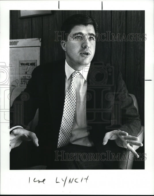 1987 Press Photo Euclid Mayor David Lynch during a news conference - Historic Images