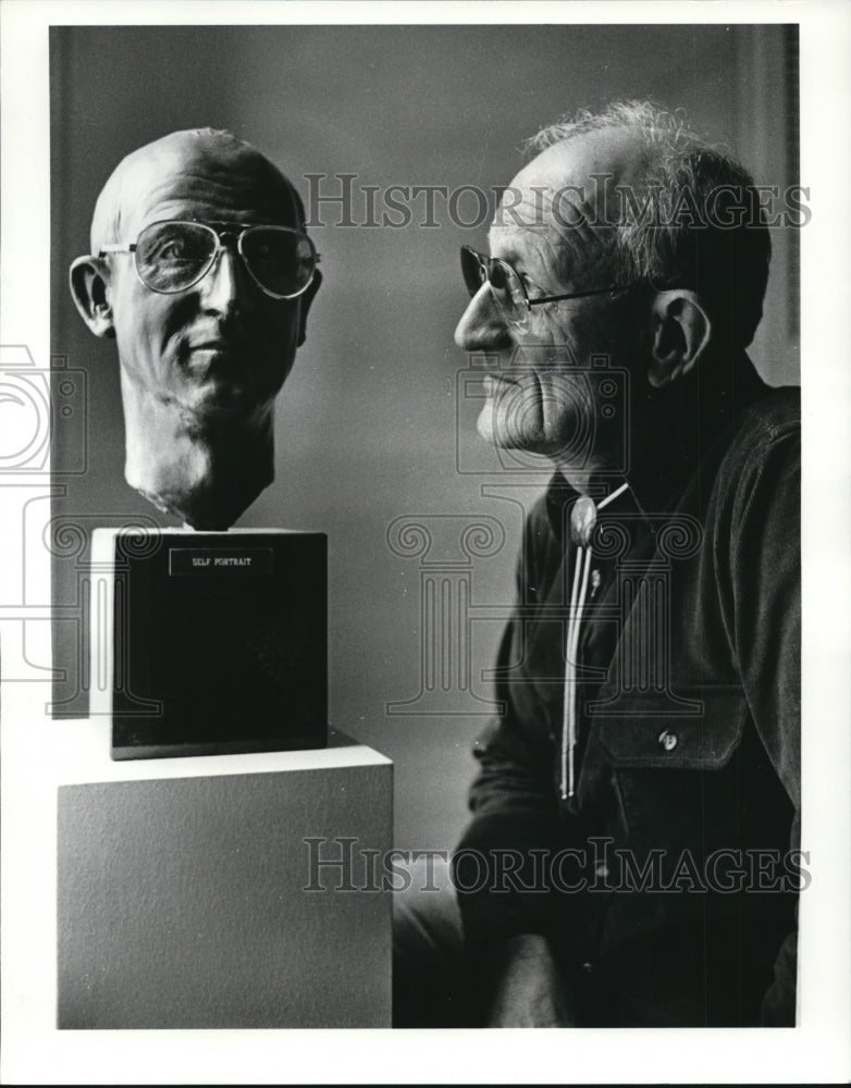 1984 Press Photo Hal Lynn with his self portrait - Historic Images