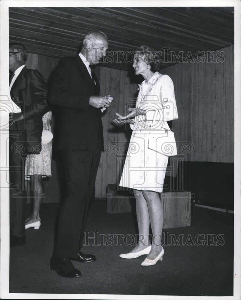 1969 Press Photo C. Wanton Baylis and Mrs. Alfred M. Rankin - cva98777 - Historic Images