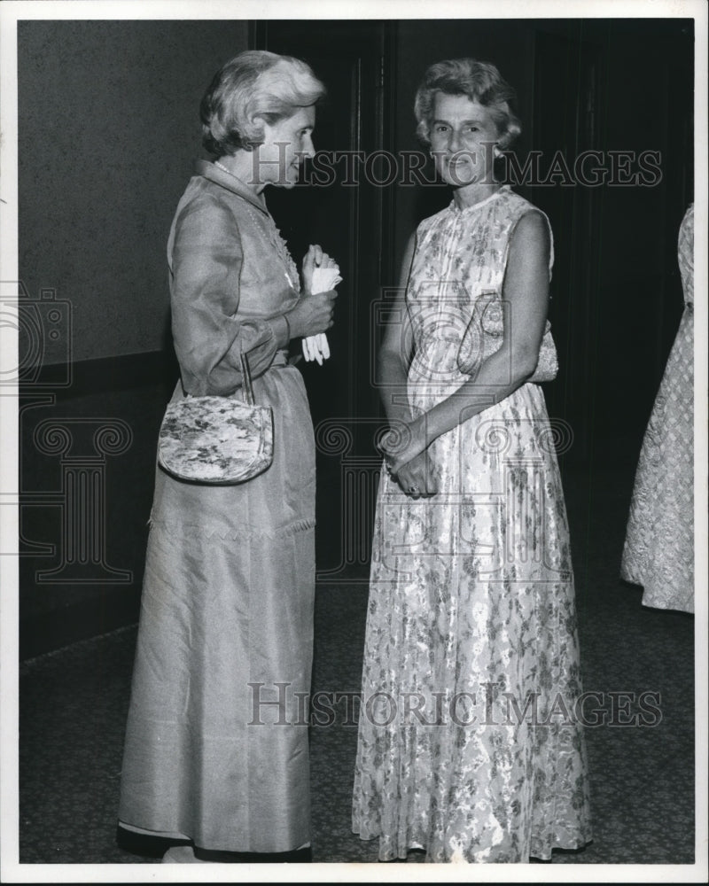 1969 Press Photo Mrs. Kenyon Bolton and Mrs. Alfred M. Rankin - cva98778 - Historic Images