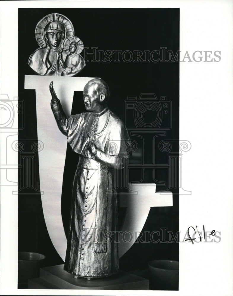 1986 Press Photo Pope John Paul II statue - Historic Images