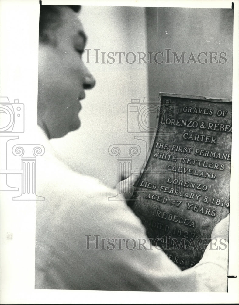 1982 Press Photo Grave marker stolen - Historic Images