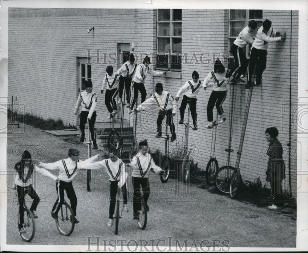 1972 Press Photo St. Helen Unicyclists in Newbury Ohio - cva98886 - Historic Images