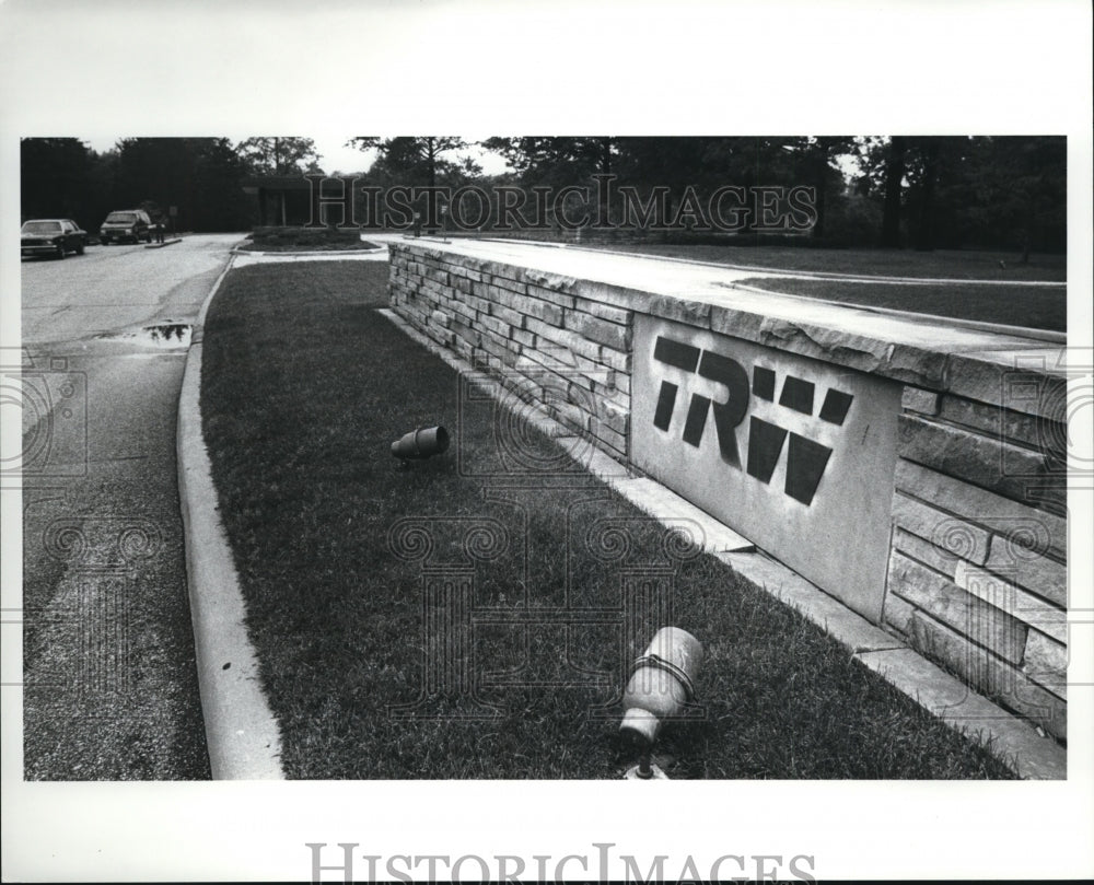 1989 Press Photo  TRW entrance in Richmond Road - Historic Images