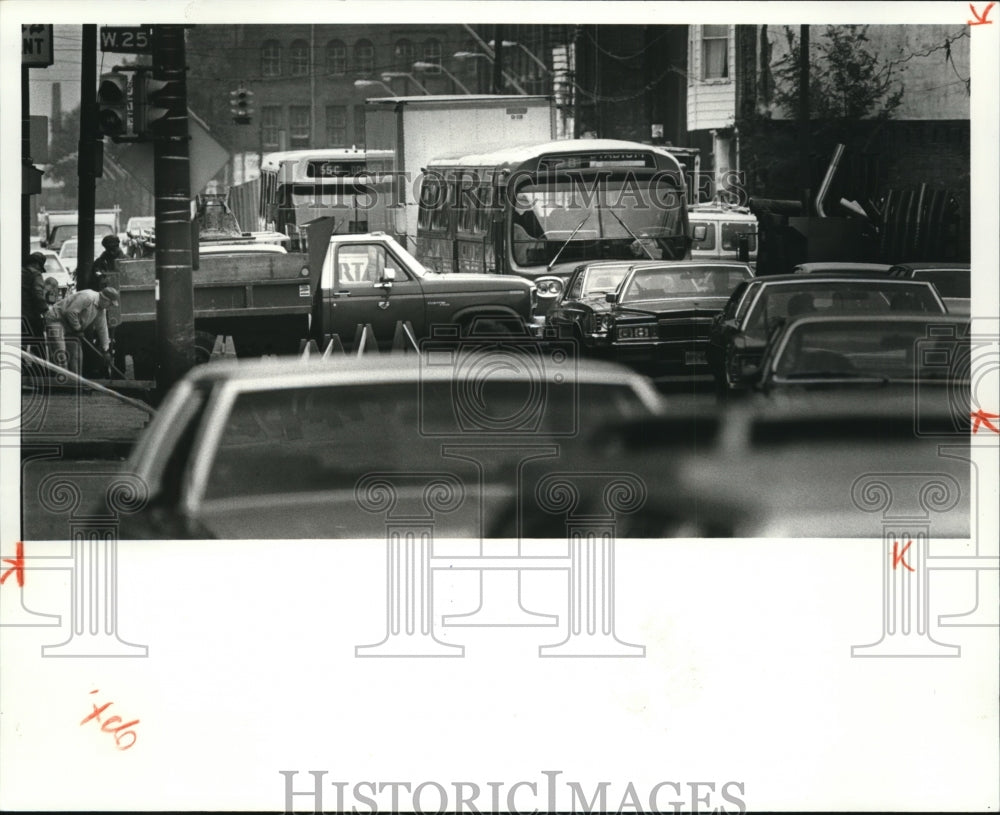 1981 Press Photo East bound shoreway traffic congestion - Historic Images