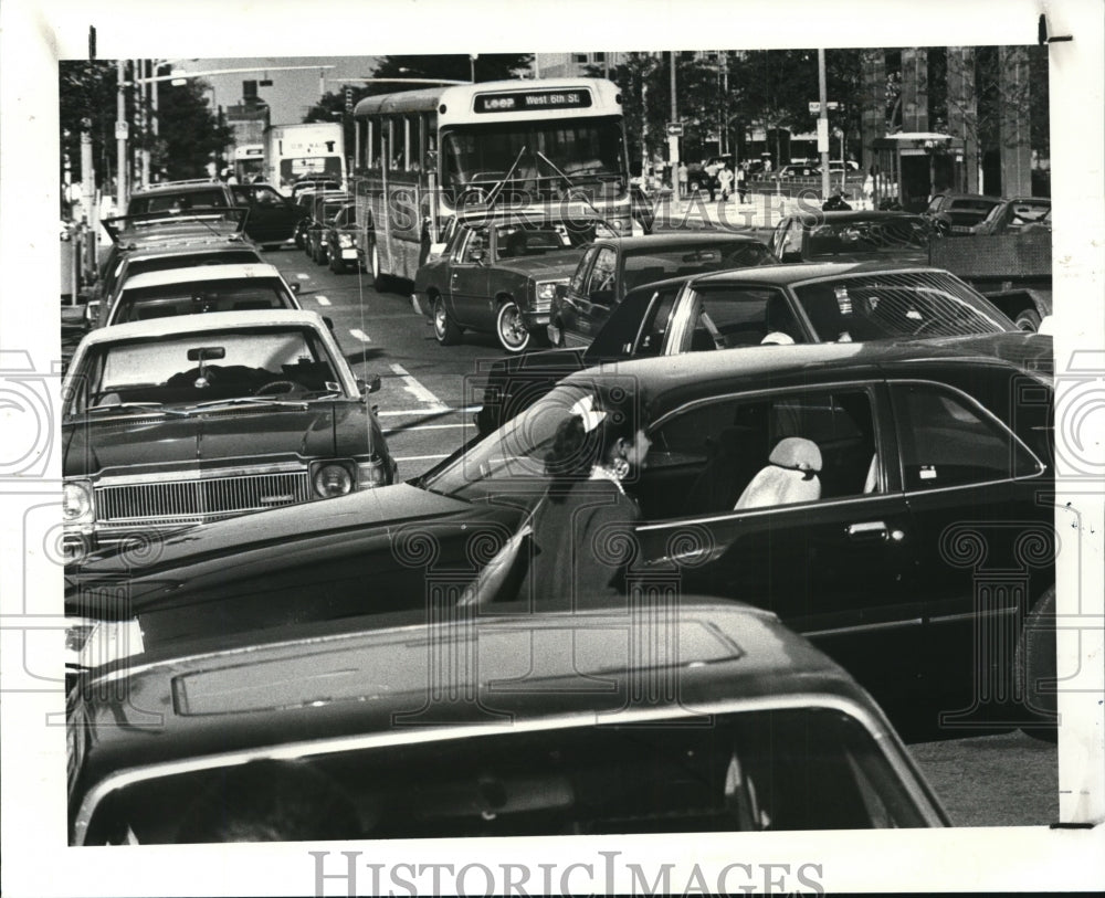 1987 Press Photo Ala Carte Festival caused traffic in Westbound Lakeside - Historic Images