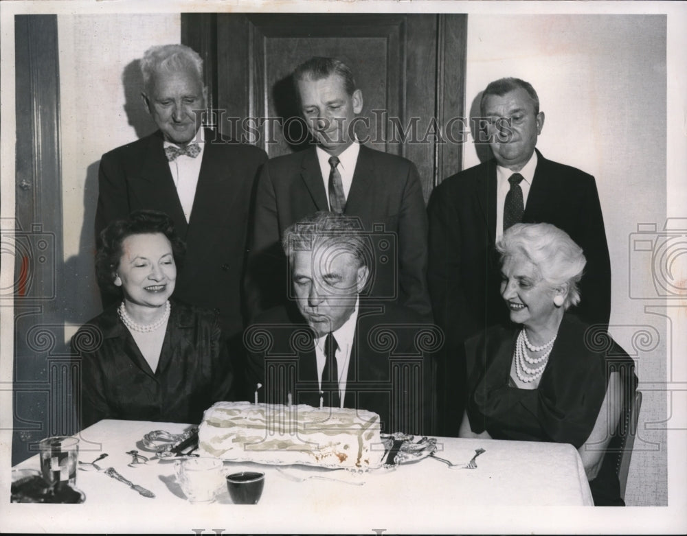 1960 Press Photo Senator Frank Lausche with his family on his birthday - Historic Images