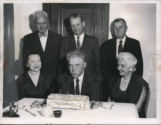 1960 Press Photo Senator Frank Lausche with his family on his birthday - Historic Images