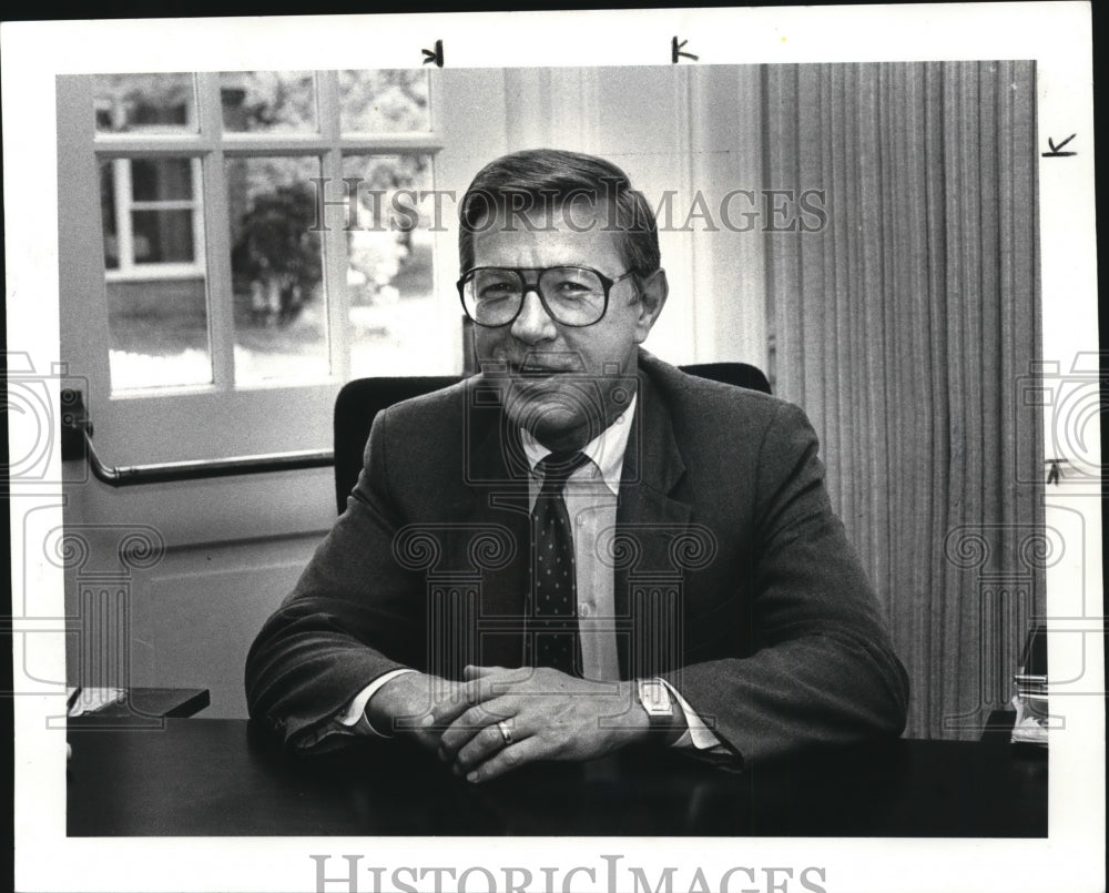 1986 Press Photo Roger J. Lulow, SBPTL: Willoughby Eastlake Schools - Historic Images