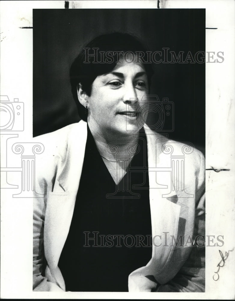 1987 Press Photo Councilwoman Helen Smith at the West Side Market hearing. - Historic Images