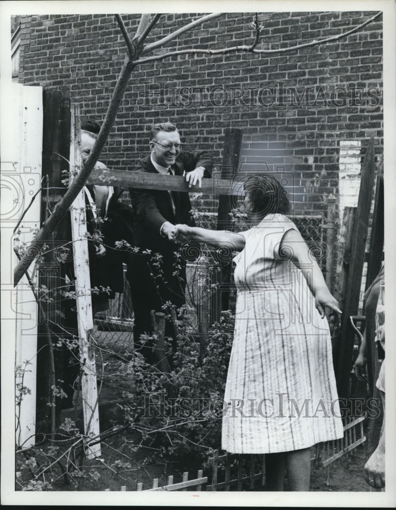 1965 Press Photo Mayor Ralph S. Locher congratulates Mrs. Inez Mscutchen - Historic Images