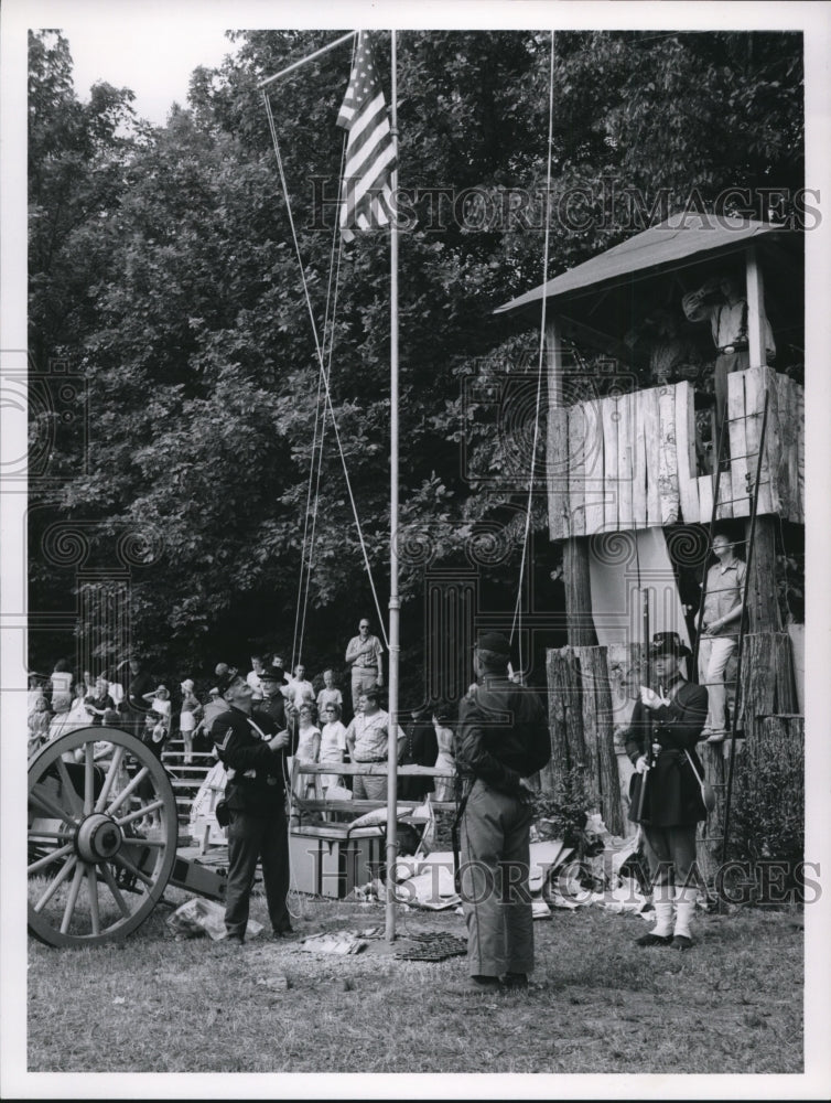 1962 Press Photo Flag raising - Civil War - cva99230 - Historic Images