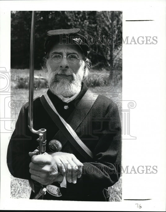 1987 Press Photo Dennis Gamble, 43, an analytical chemist. - Historic Images