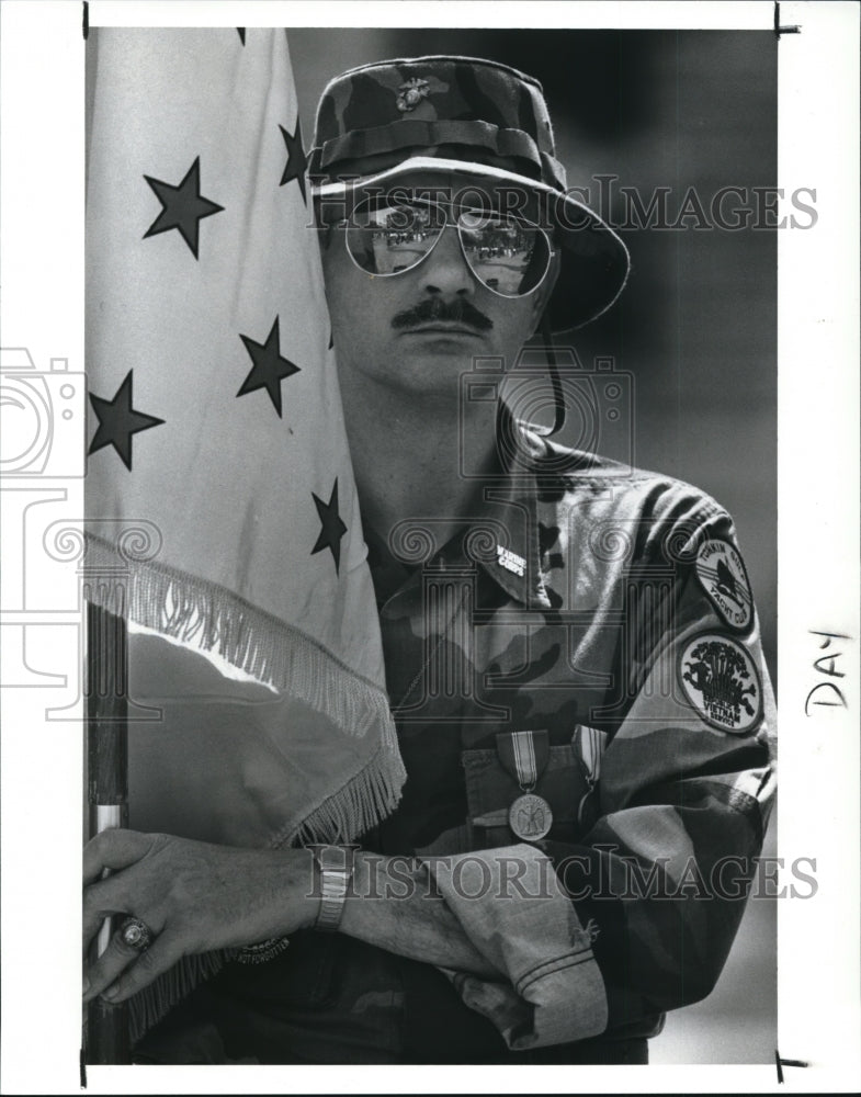 1989 Press Photo Tomas Lenart, a Vietnam Veteran - Historic Images