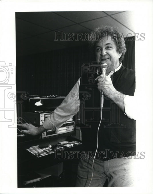 1986 Press Photo Dick George, Human Jukebox - Historic Images