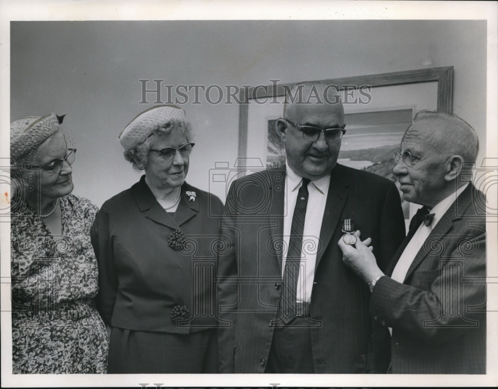1963 Press Photo Lillian Grundie, Constance Hanna, Duncan and Dr. Piercy-Historic Images