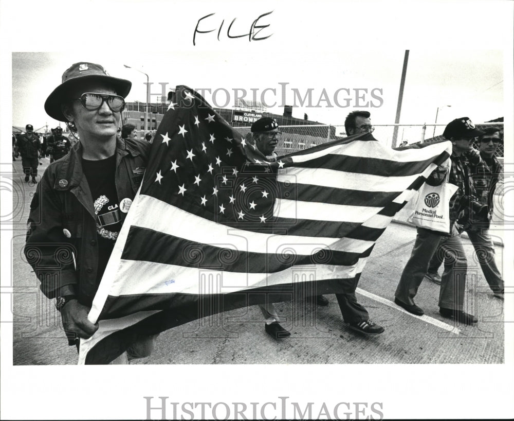 1988 Press Photo Joseph Masis at the Vietnam Veterans&#39; parade - Historic Images