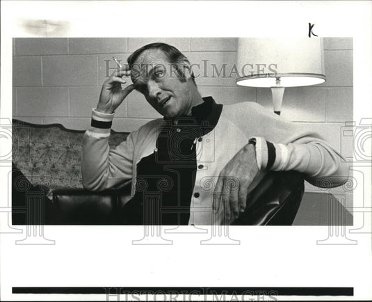 1982 Press Photo Rev. Clem Metzer SJ - Historic Images