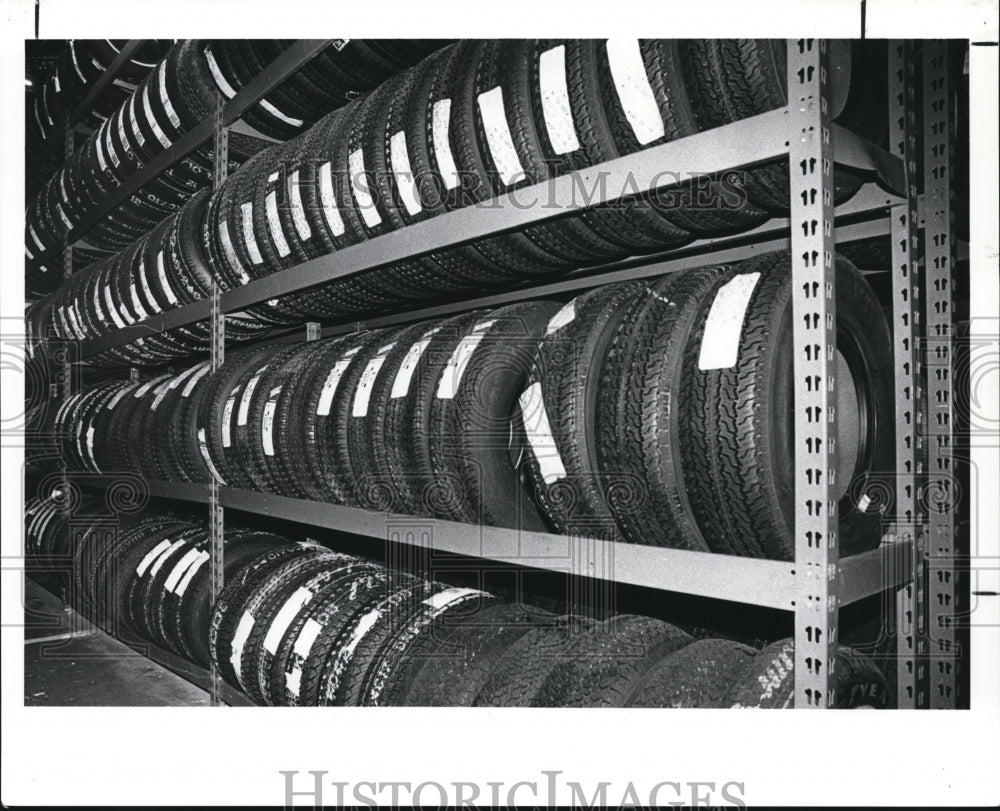 1989 Press Photo Mueller Tire Co., 3004 Payne Ave. Tires in storage - Historic Images