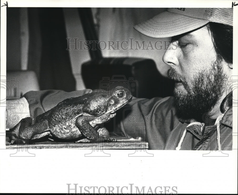 1986 Press Photo Wild animal exhibitor Larry Battson of Indianapolis, Ind. - Historic Images