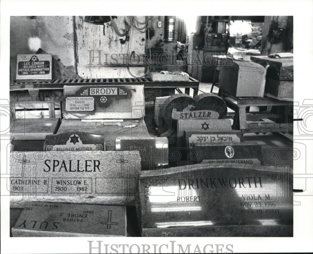 1982 Press Photo Tombstone at the Kotecki Monument Company - Historic Images