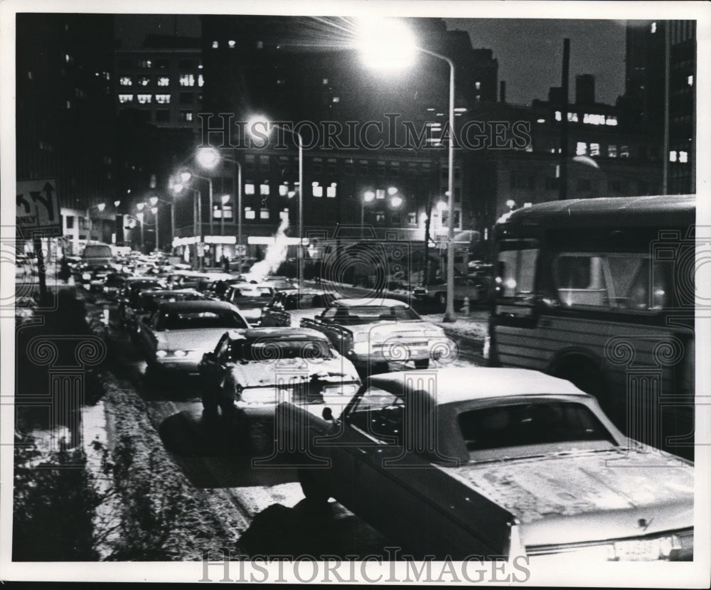 1973 Press Photo Holiday Traffic Piles up at E12- going South from Superior.-Historic Images